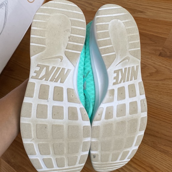 Turquoise Nike Roshe Women’s Tennis Shoes - Picture 3 of 4